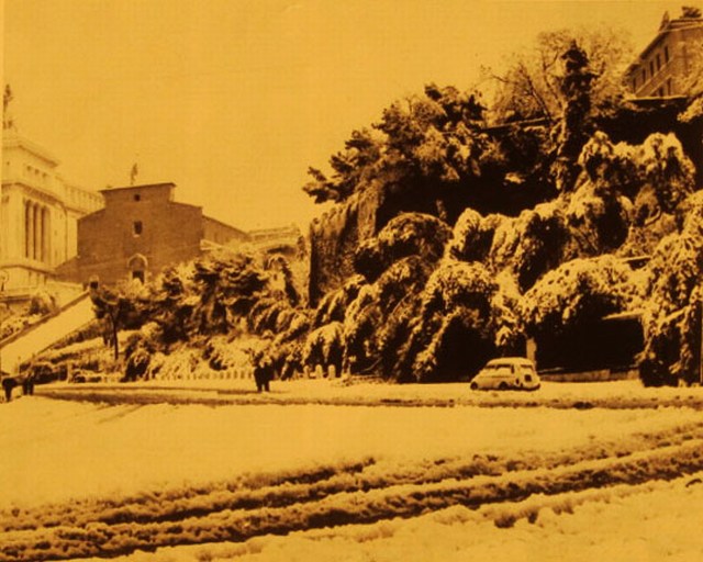 1965 Campidoglio e  Piazza dell'Ara Coeli Neve a Roma 9 febbraio