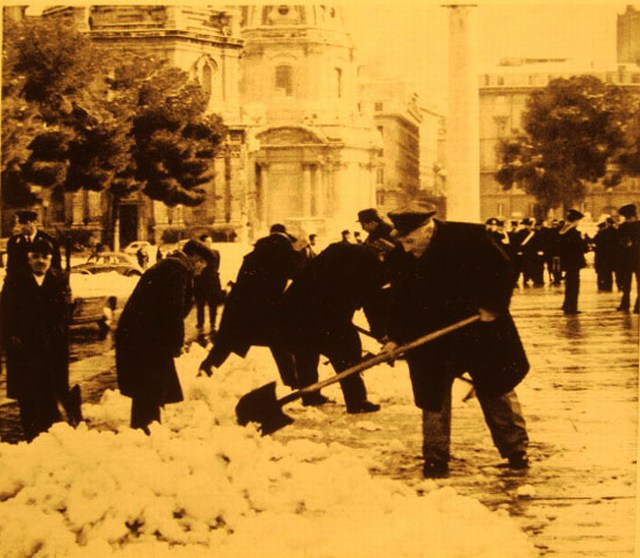 1965 Foro Trajano Neve a Roma 9 febbraio