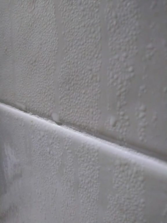 Condensazione del vapore acqueo sulle pareti di un bagno